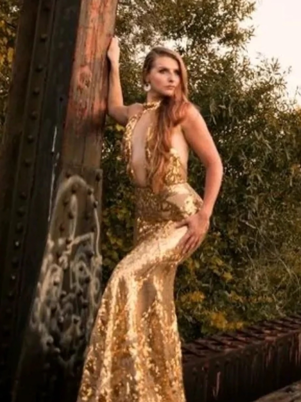 Alamour The Label-Elegant Gold Sequin Evening Gown
